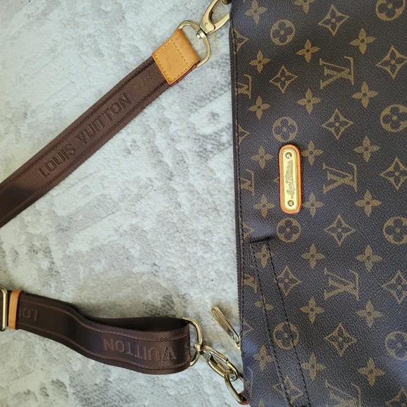 Assorted bags - Picture 6 of 12